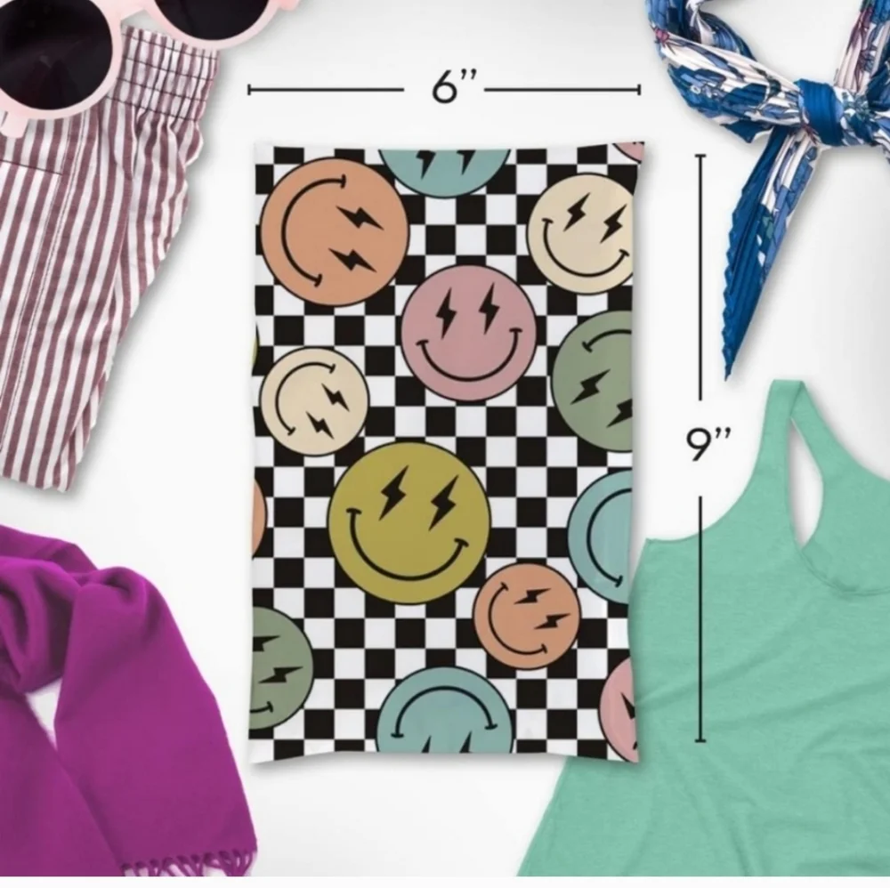 Smiley face polymailer packages